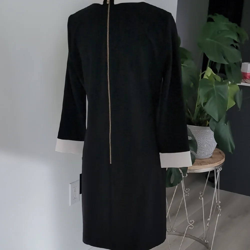 Elegant Black and White Women's Dress - Picture 7 of 7